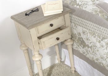 Table de chevet Louis XVI en bois bicolore 2 tiroirs LEGENDE L40xP30xH65 AMADEUS