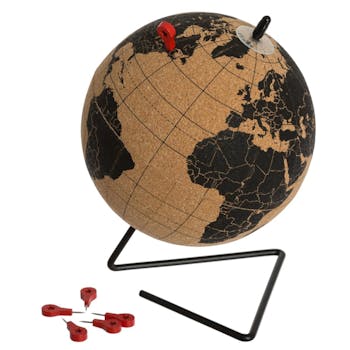 Globe en liège avec punaises