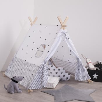 Tente en bois et tissu