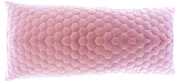 Coussin rose matelassé touché doux avec motif alvéoles en relief 50x30cm