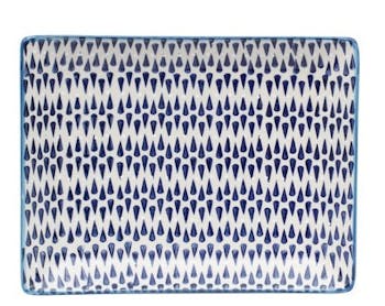 Plateau décor géométrique façon zigzag céramique tons bleus foncés 21x17cm