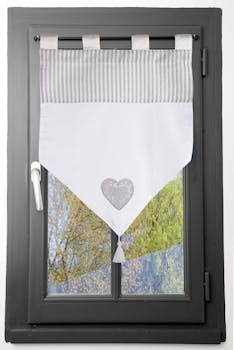 Brise bise romantique en pointe rayé écru et gris décor c?ur brodé avec pompon 60x90cm 100% coton CHINON