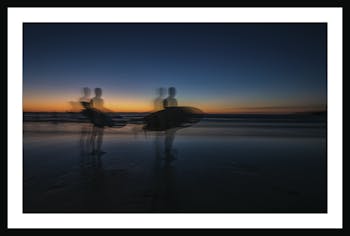 Affiche décorative encadrée surfeurs soleil couchant