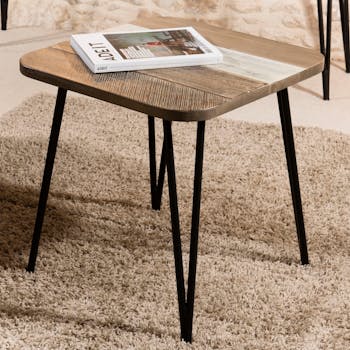 Bout de canapé en Acacia massif noir bandes teintes variées et pieds métal noir 50x50x51cm CADIX