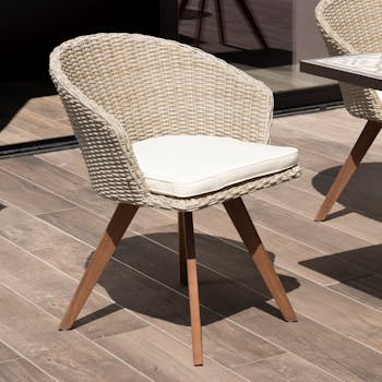 Fauteuil de jardin en résine tressée couleur naturelle coussin écru SUMMER