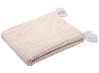 Plaid façon nid d'abeille rose poudré à pompons