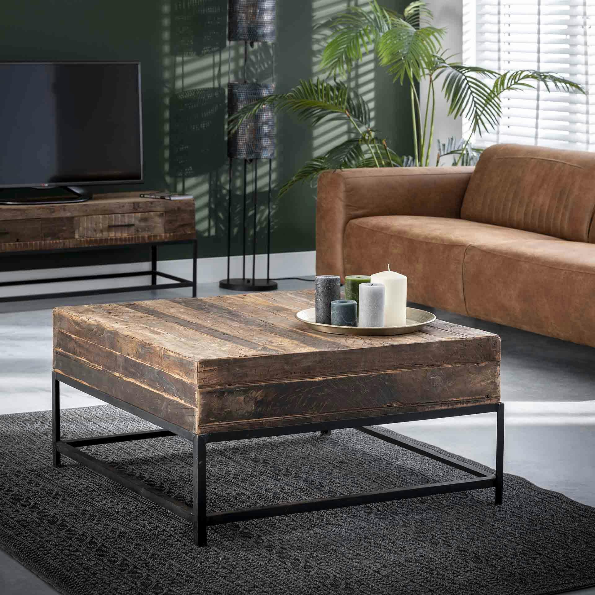 Tables basses en bois : rondes, carrées, industrielles Grande table basse entièrement réalisée en pin recyclé brut