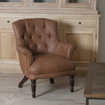 Fauteuil capitonné camel Baroque BUTTON L 65 X P 76 X H 82