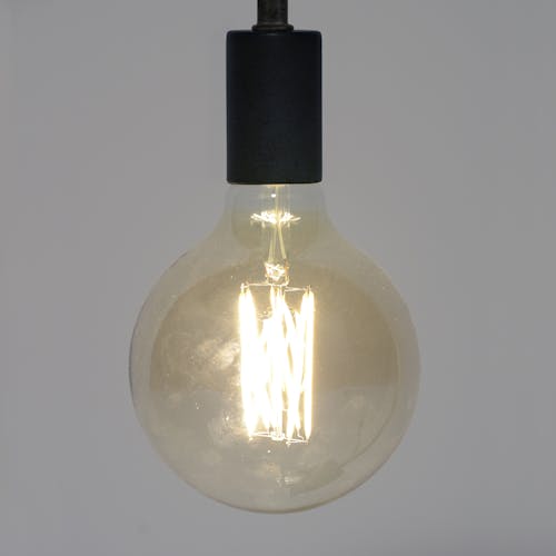 Ampoule globe 12,5 cm ambré LED filament lumière chaude (E27)