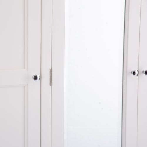 Armoire blanche en chêne avec penderie 3 portes et miroir NAXOS