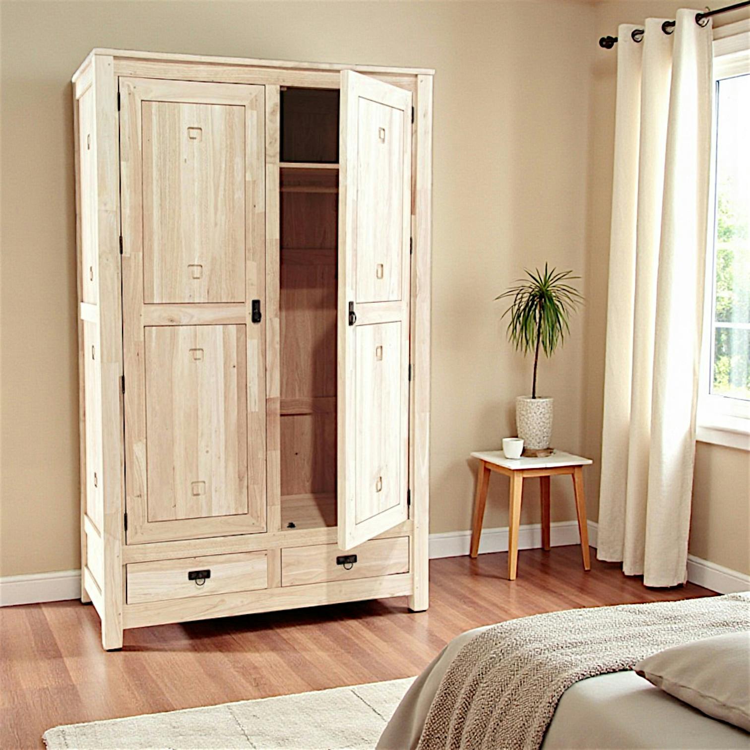 Armoire Hévéa 2 portes, 2 tiroirs 120x56x196cm TESSA