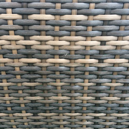 Bain de Soleil Double DARWIN en résine tressée couleur chocolat et coussins tissu blanc écru