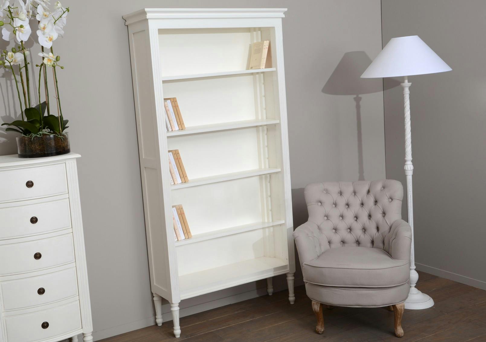 Bibliotheque etagere en bois blanc de style romantique
