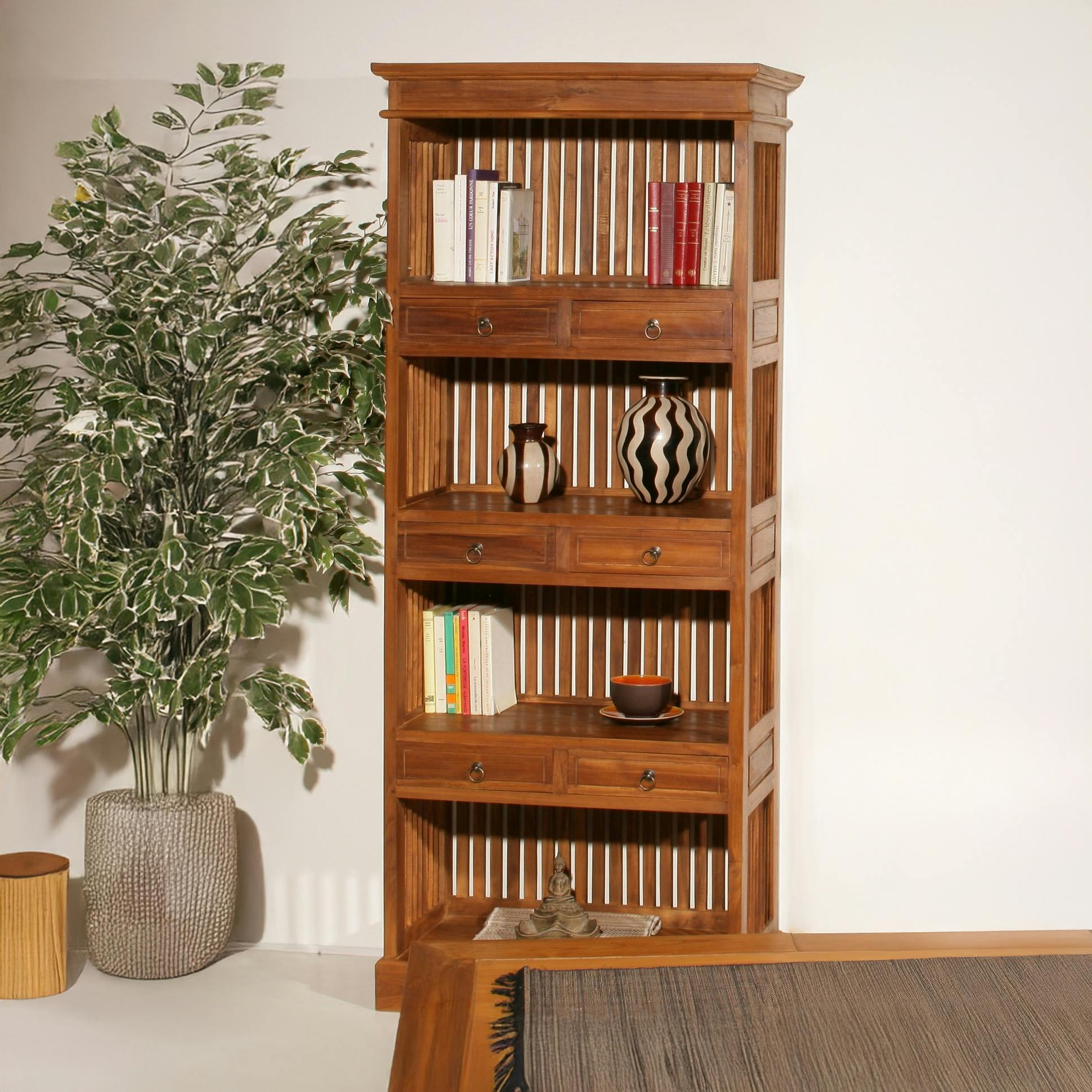 Bibliotheque etagere avec tiroirs en bois clair de style colonial