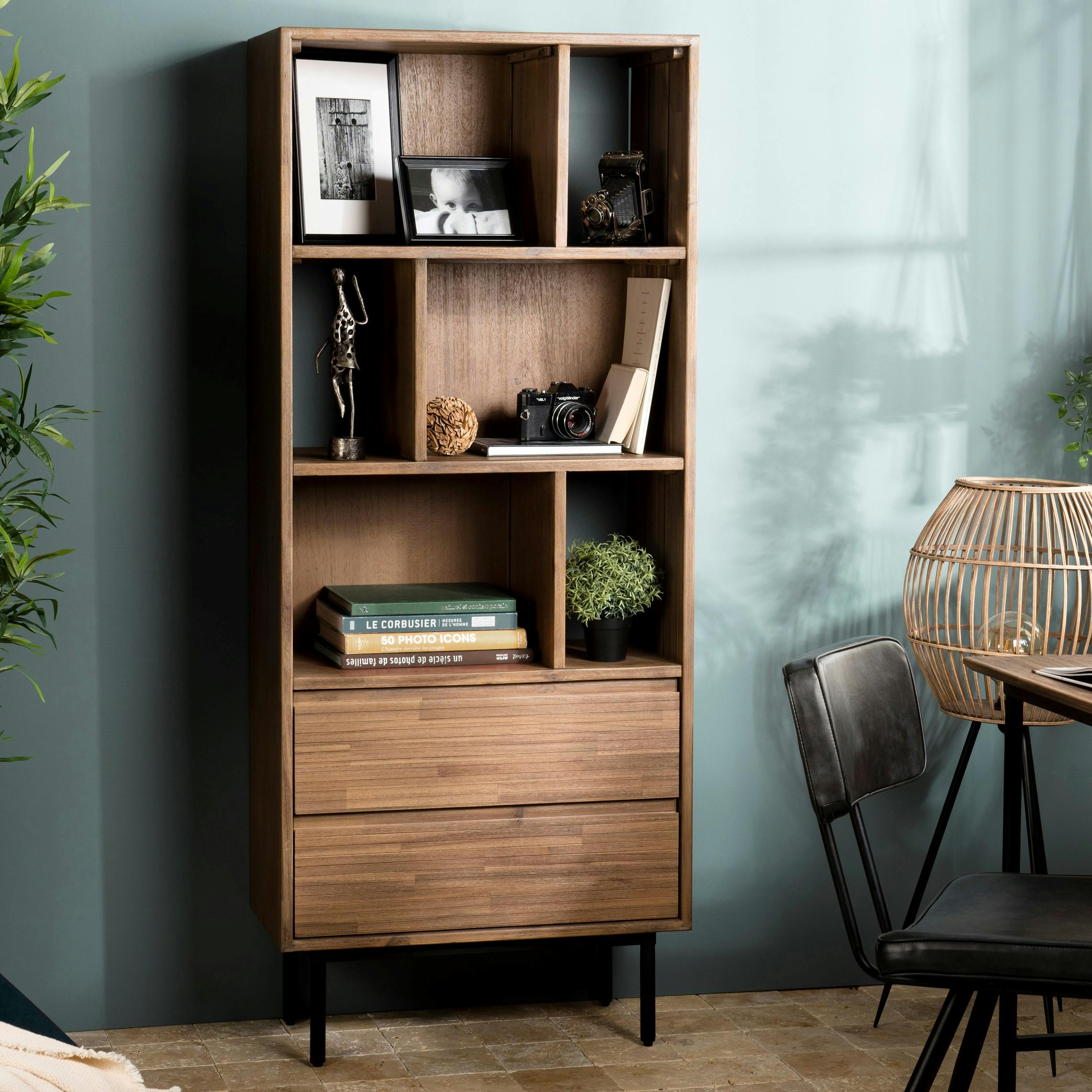 Etagere en bois avec portes de style contemporain