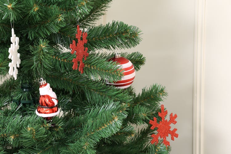 Boite de 25 décors de Noël tons rouges et argentés