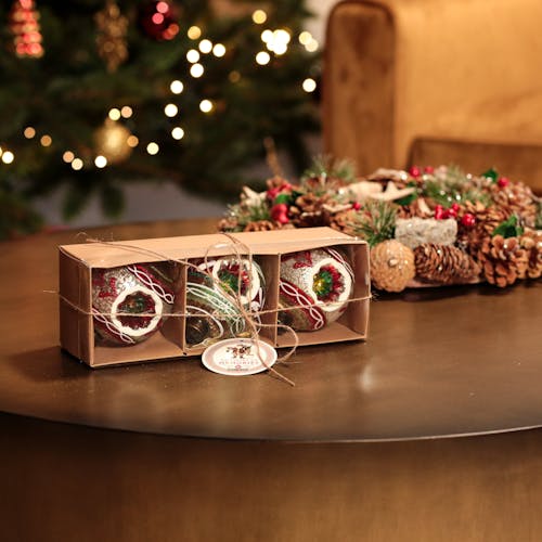 Boules de Noël en verre avec décor en relief (boîte de 3)