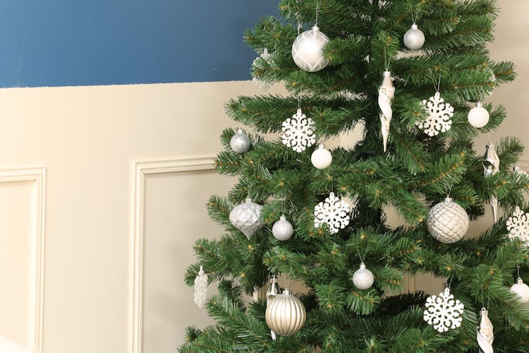 Boite de 50 décors de Noël tons argentés