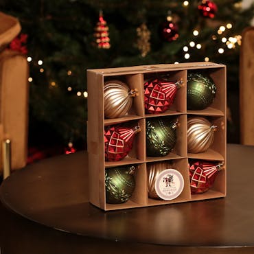 Boules de Noël rouges, vertes et dorées incassables (boîte de 9)