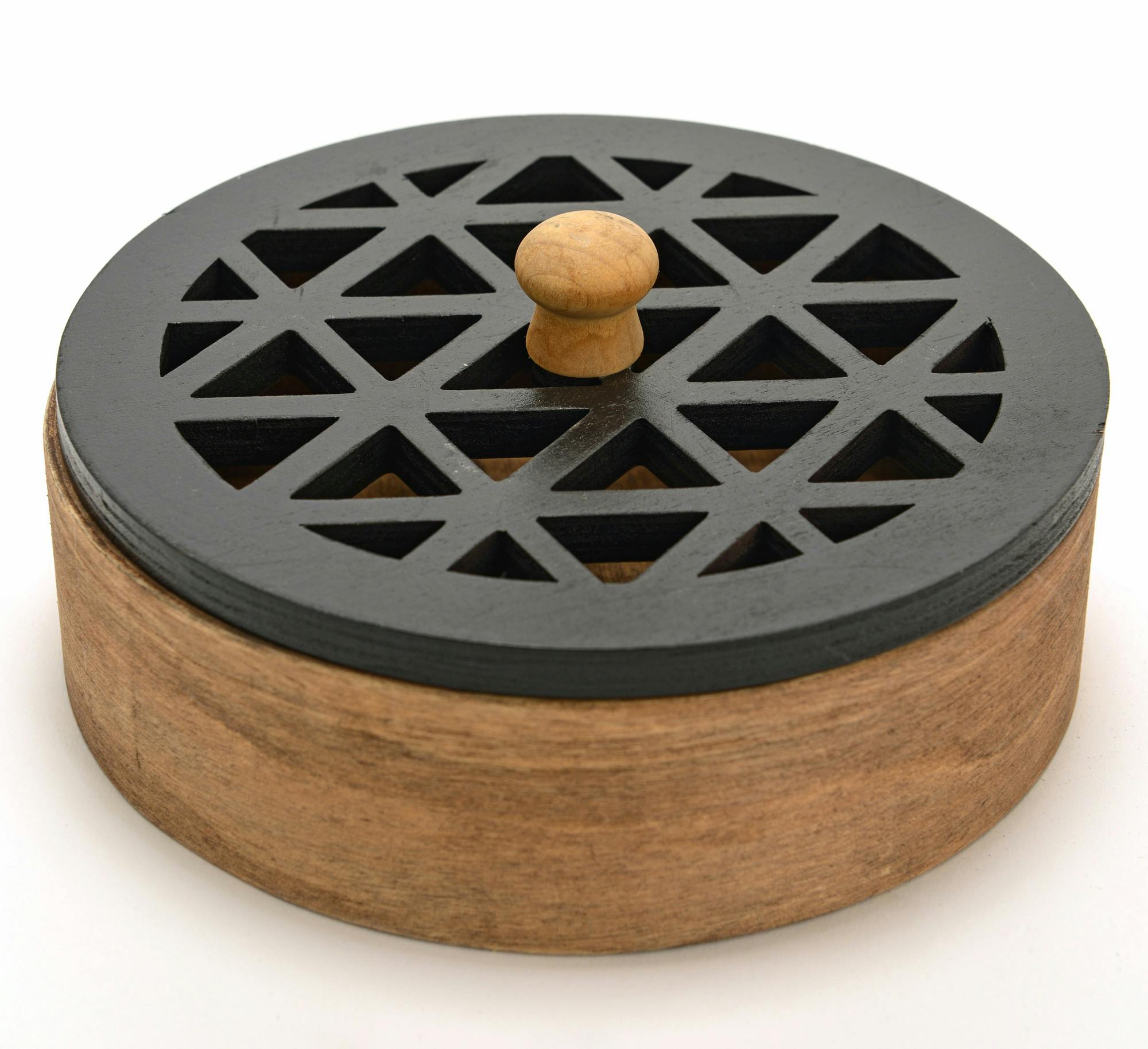 Boite ronde en bois sculpté triangles D17cm