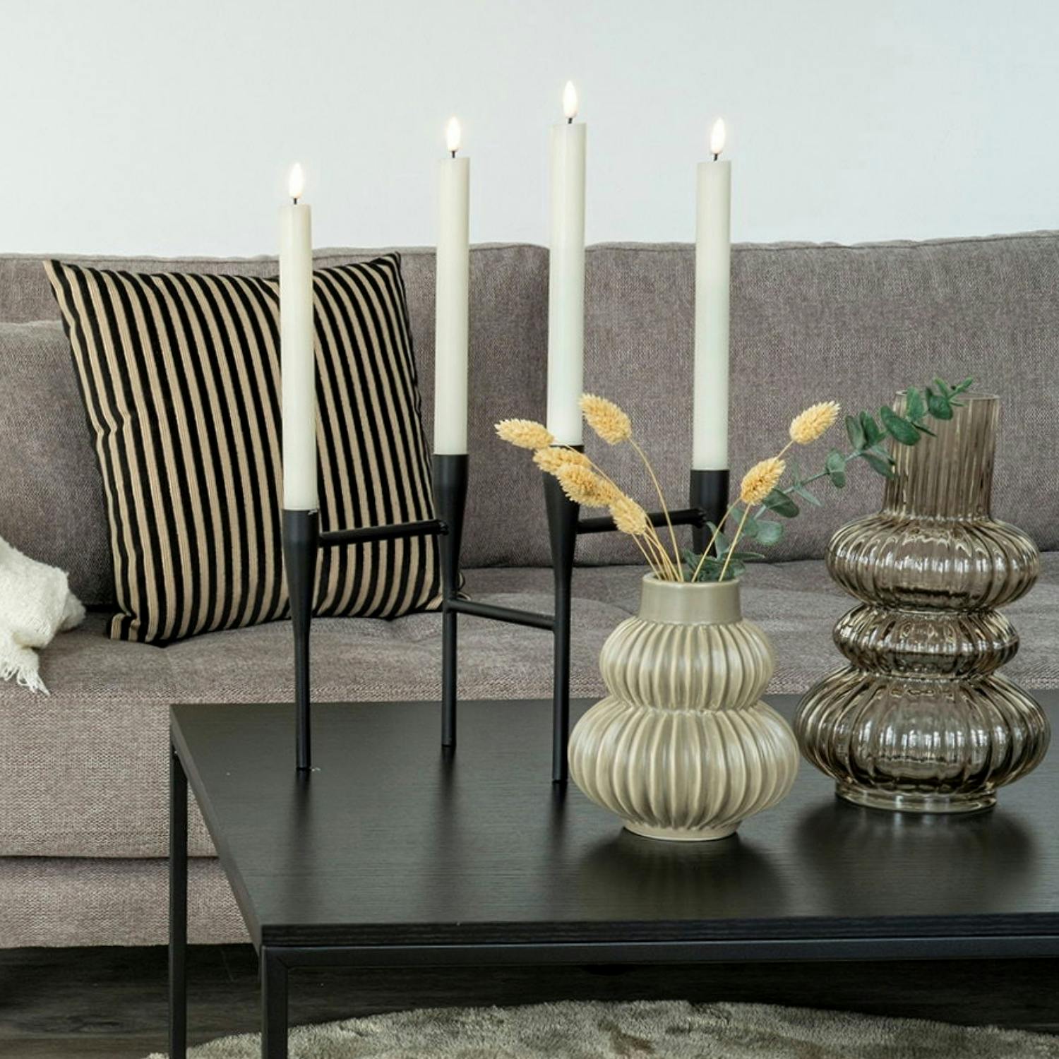 Bougeoir design en métal noir pour 4 bougies