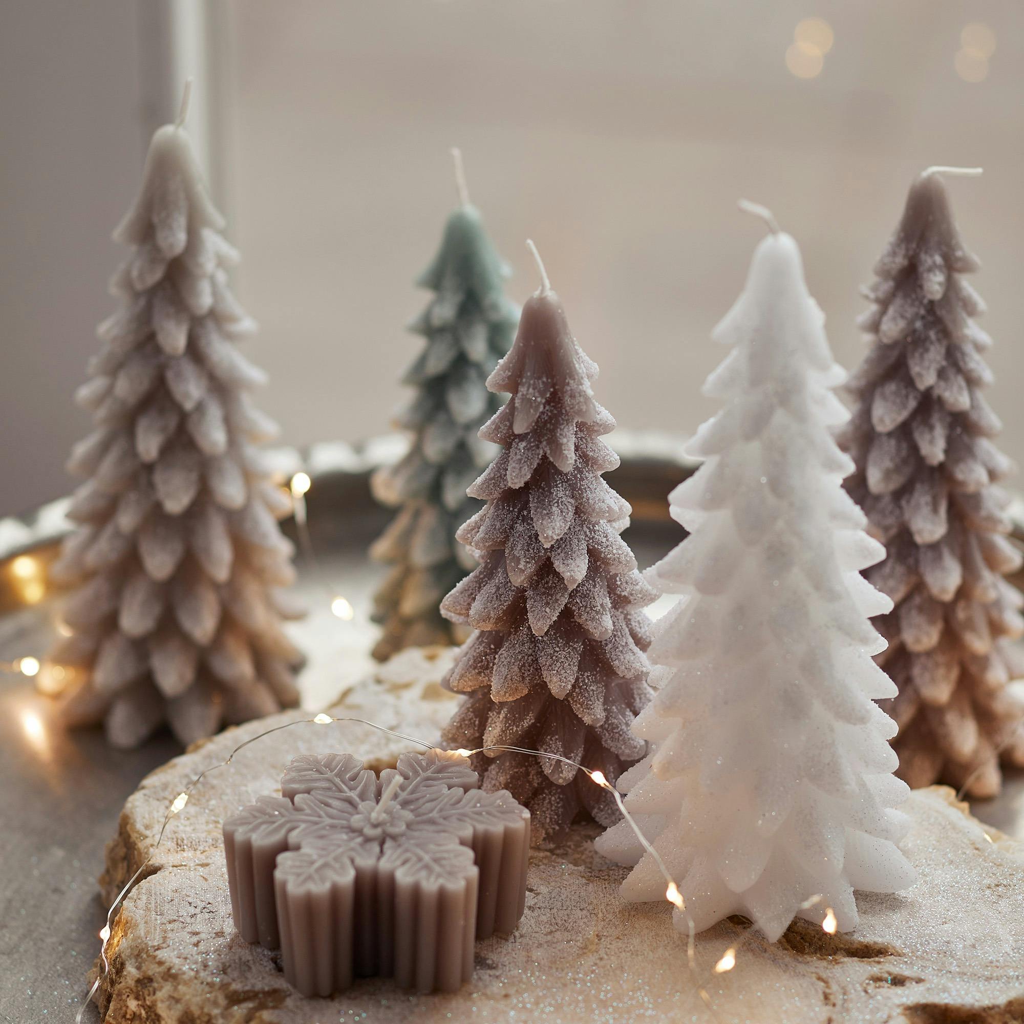 Bougie sapin blanc paillettes H16,5 cm
