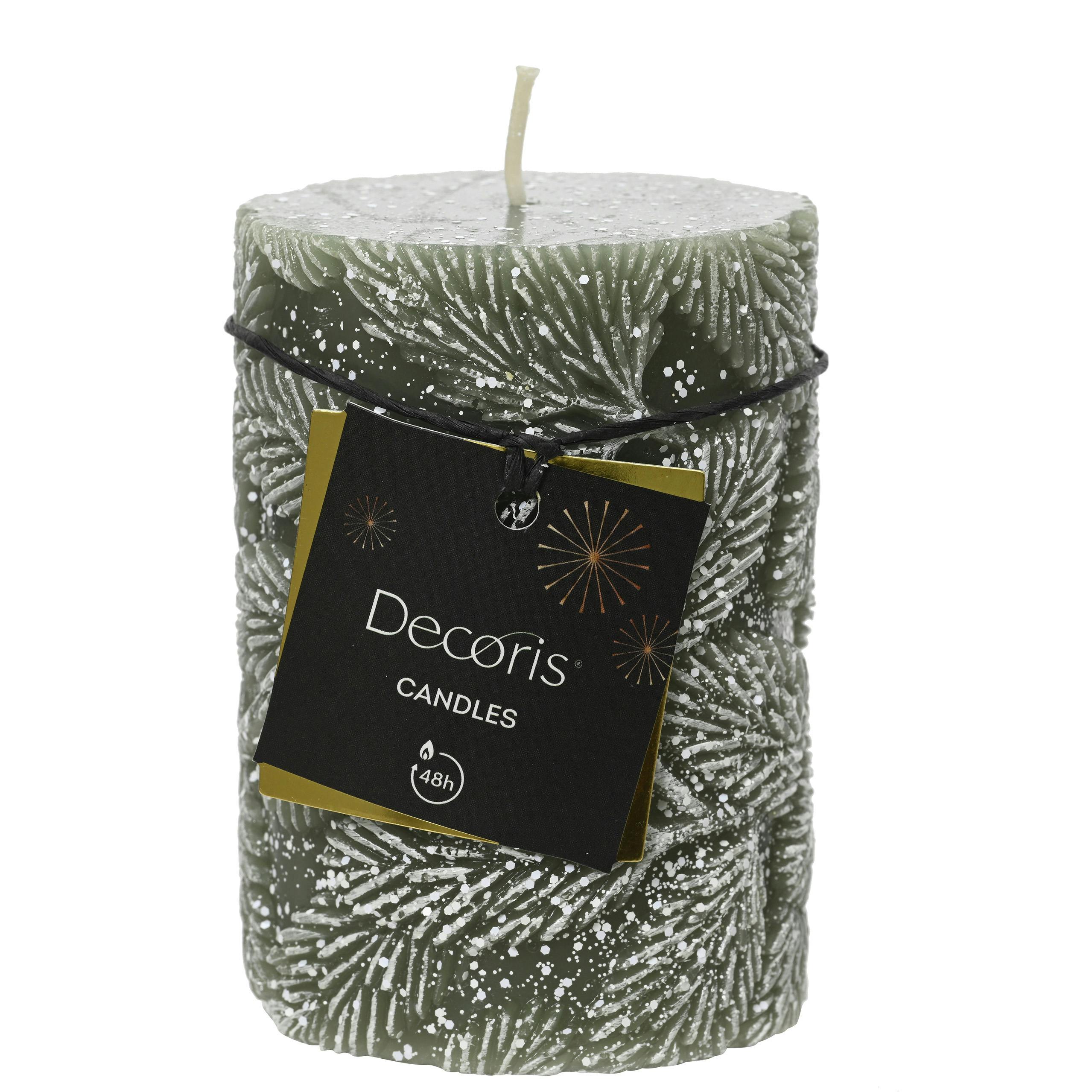 Bougie verte décor feuilles en relief H10 cm