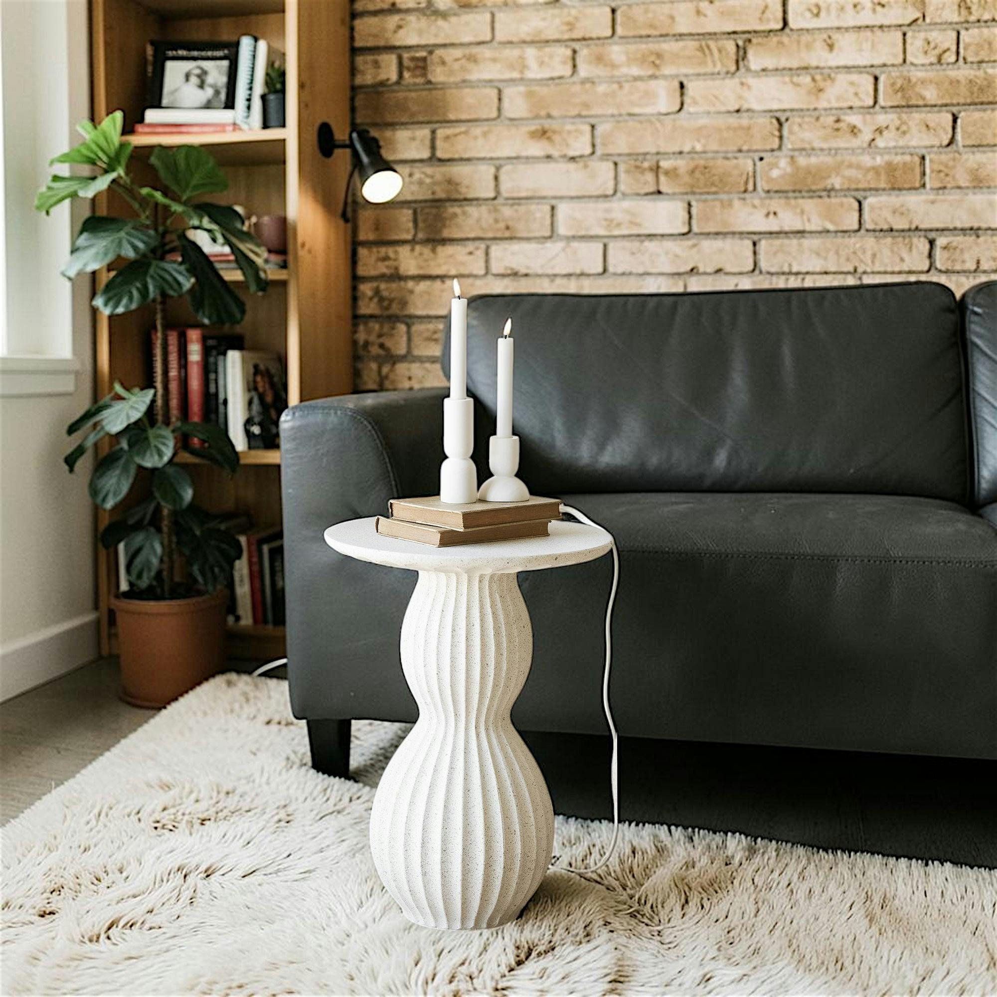 Bout de canapé blanc en fibre d'argile design sablier TULUM
