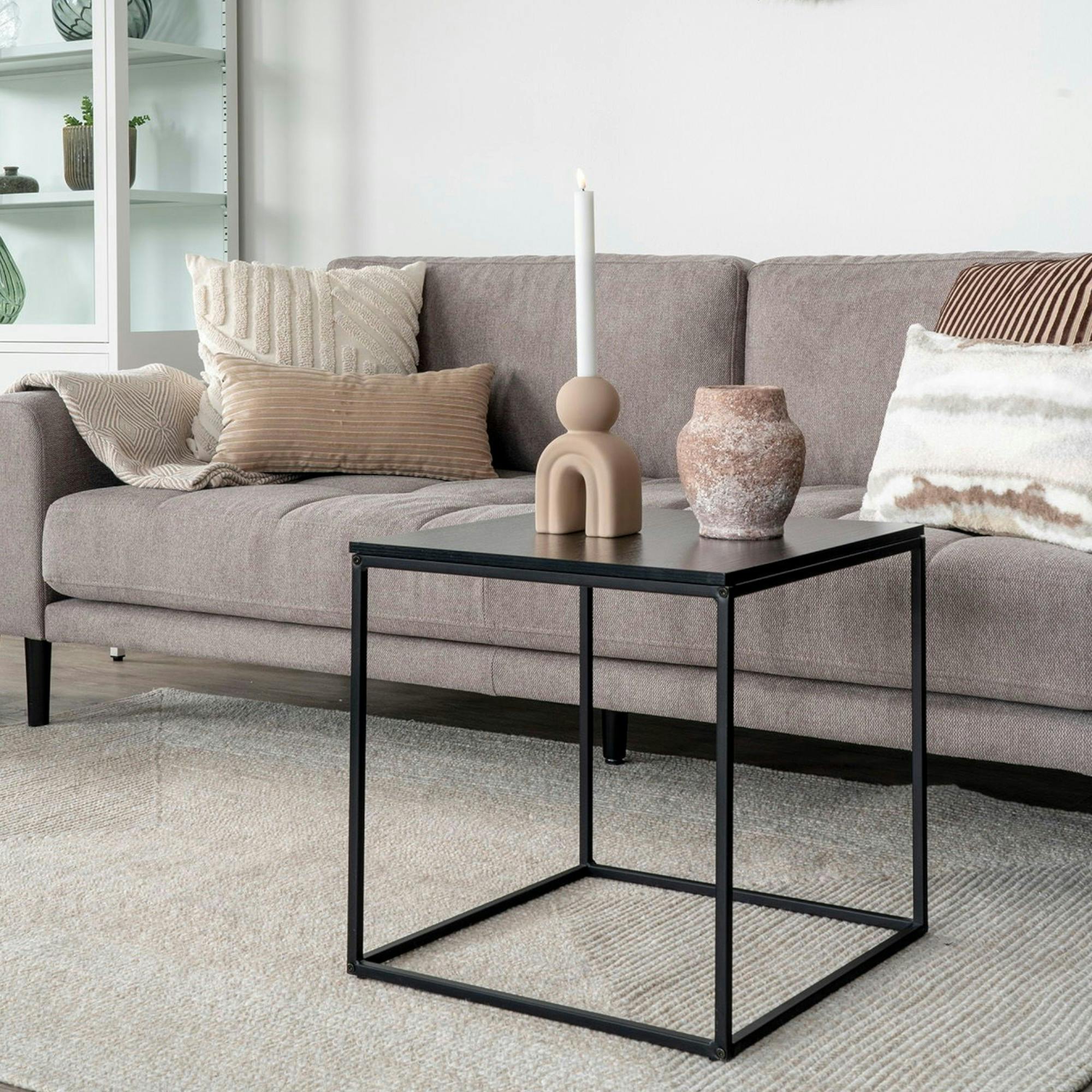 Bout de canapé minimaliste noir - forme cube design TALLINN