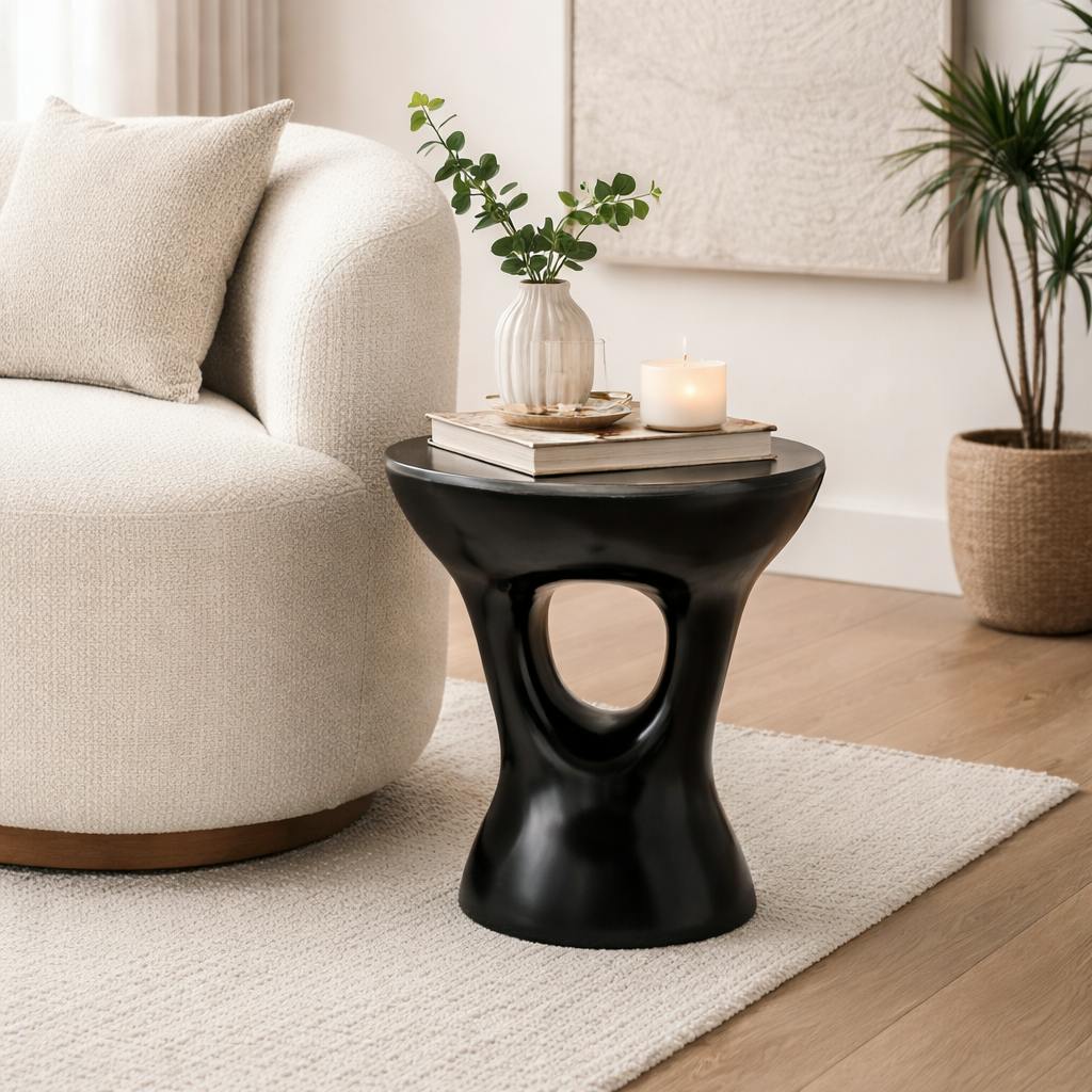 Bout de canapé noir à design sculptural KANO