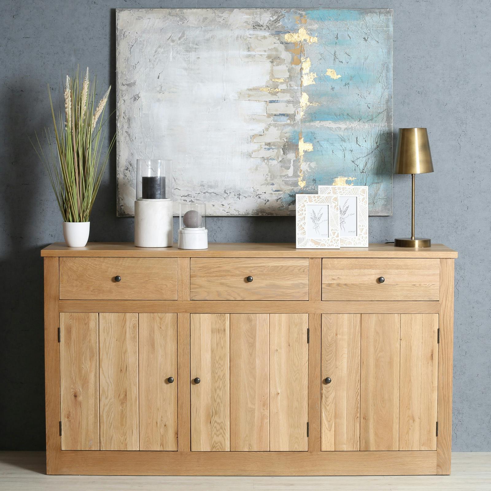 Grand buffet en bois massif trois portes de style contemporain
