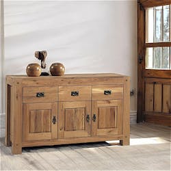 Petit buffet bas en bois massif de style campagne