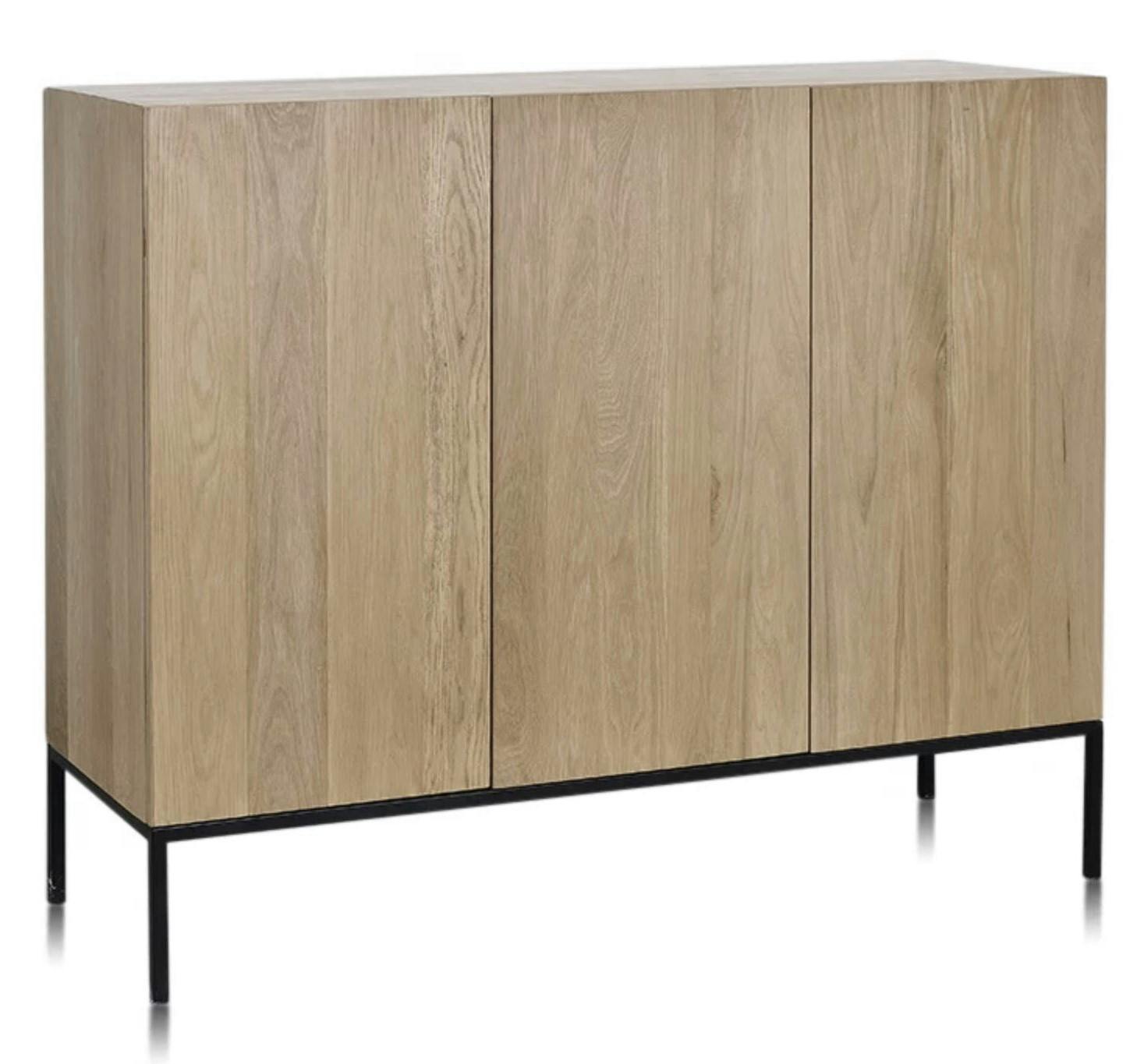 Buffet en bois massif gris et pieds metal de style contemporain