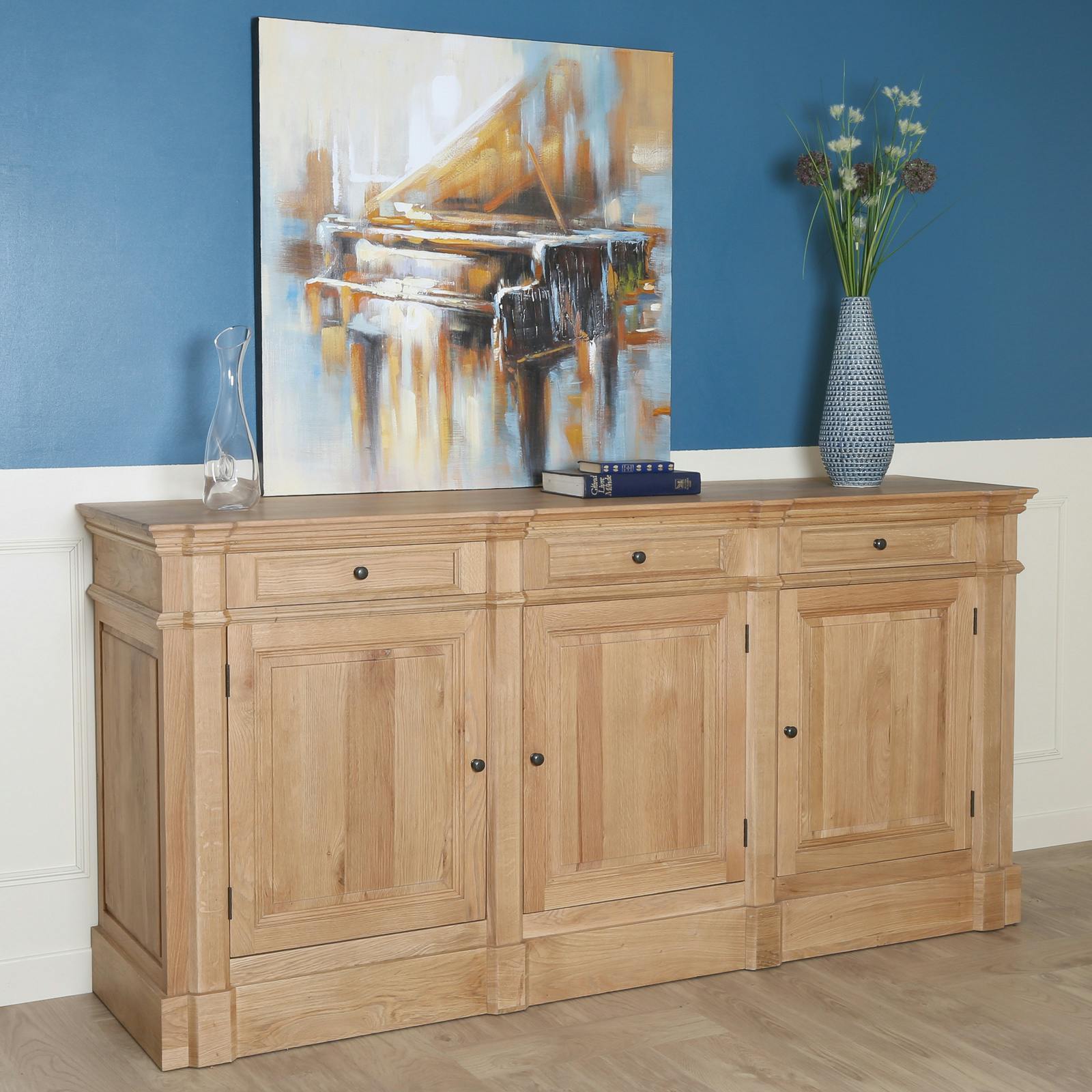 Grand buffet en bois massif trois portes de style classique