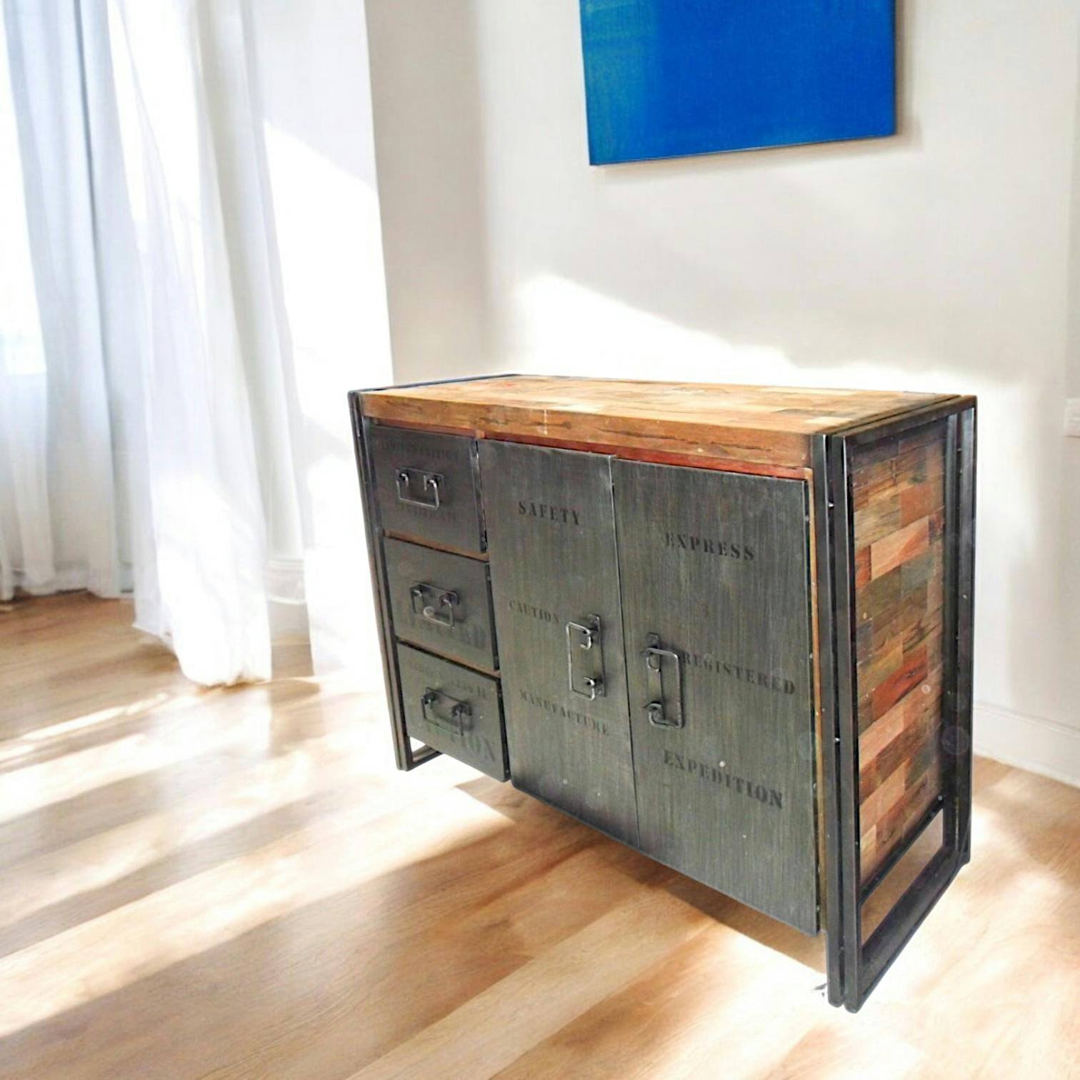 Petit buffet en bois recycle et metal deux portes de style industriel