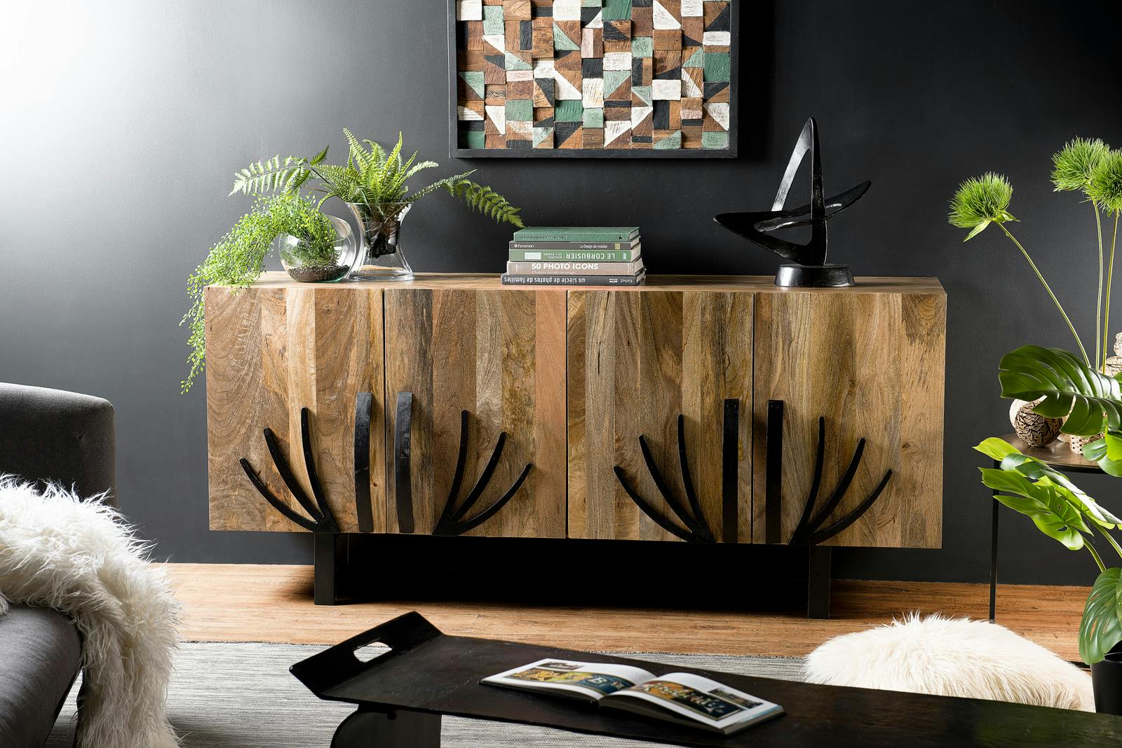Buffet en bois de manguier et metal quatre portes de style exotique