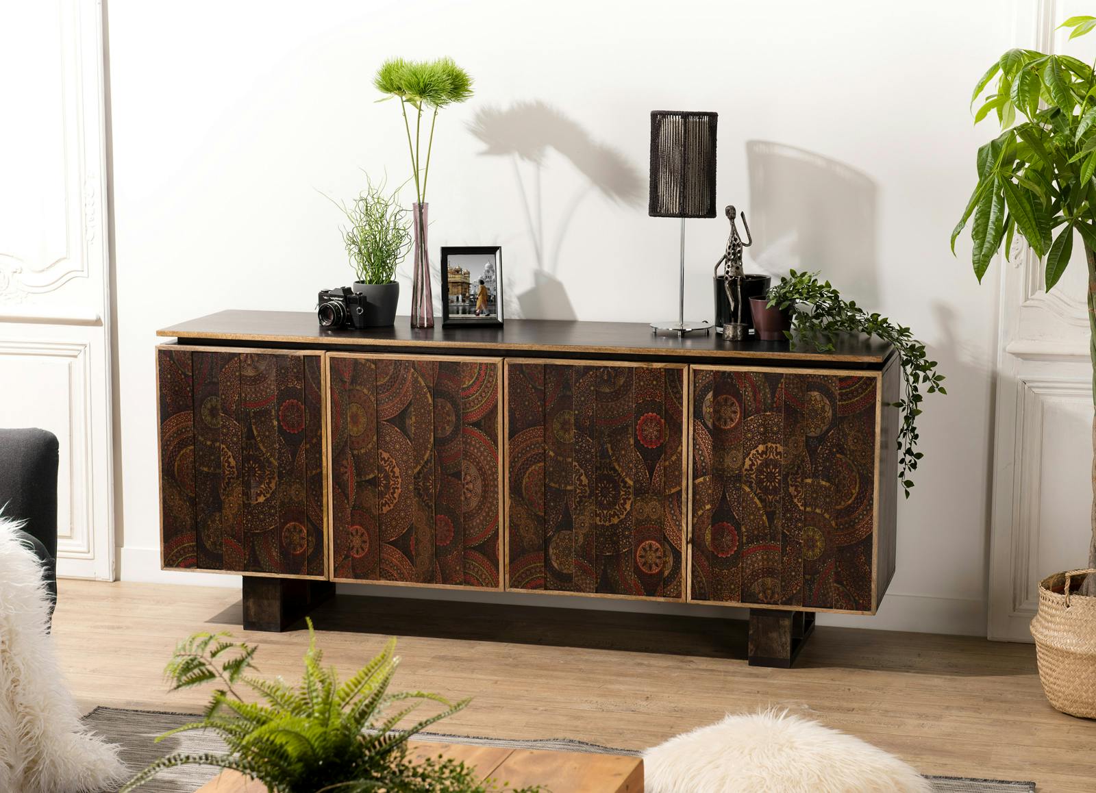 Buffet bahut en bois de manguier quatre portes de style exotique
