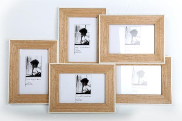 Cadre photo multi-cadre 5 photos en bois naturel et bordure blanche