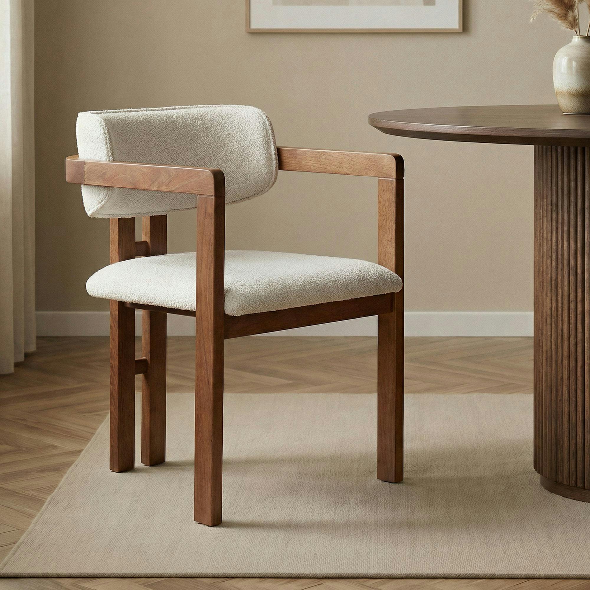 Chaise avec accoudoirs design bois et tissu blanc MARFA