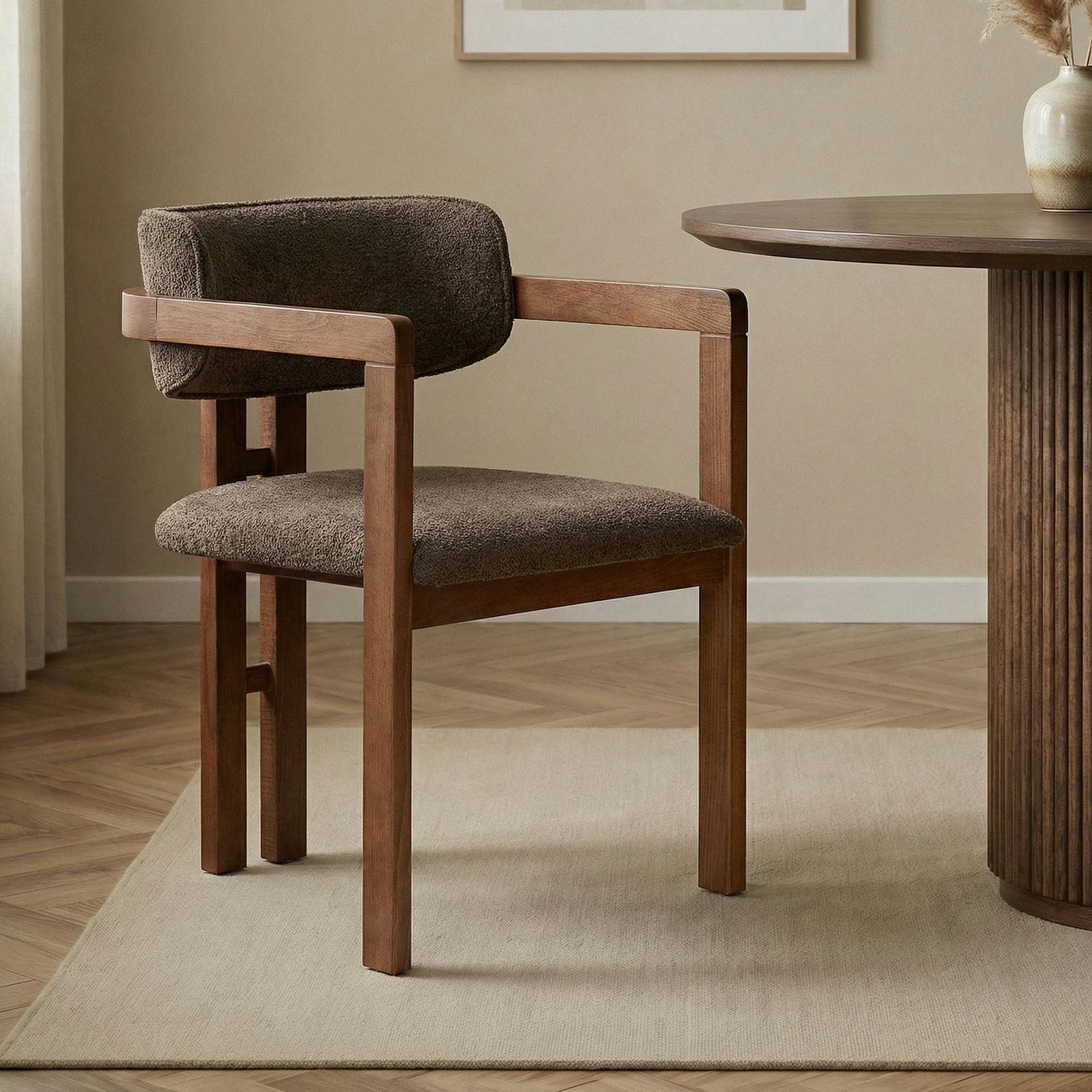 Chaise avec accoudoirs en bois et tissu marron MARFA