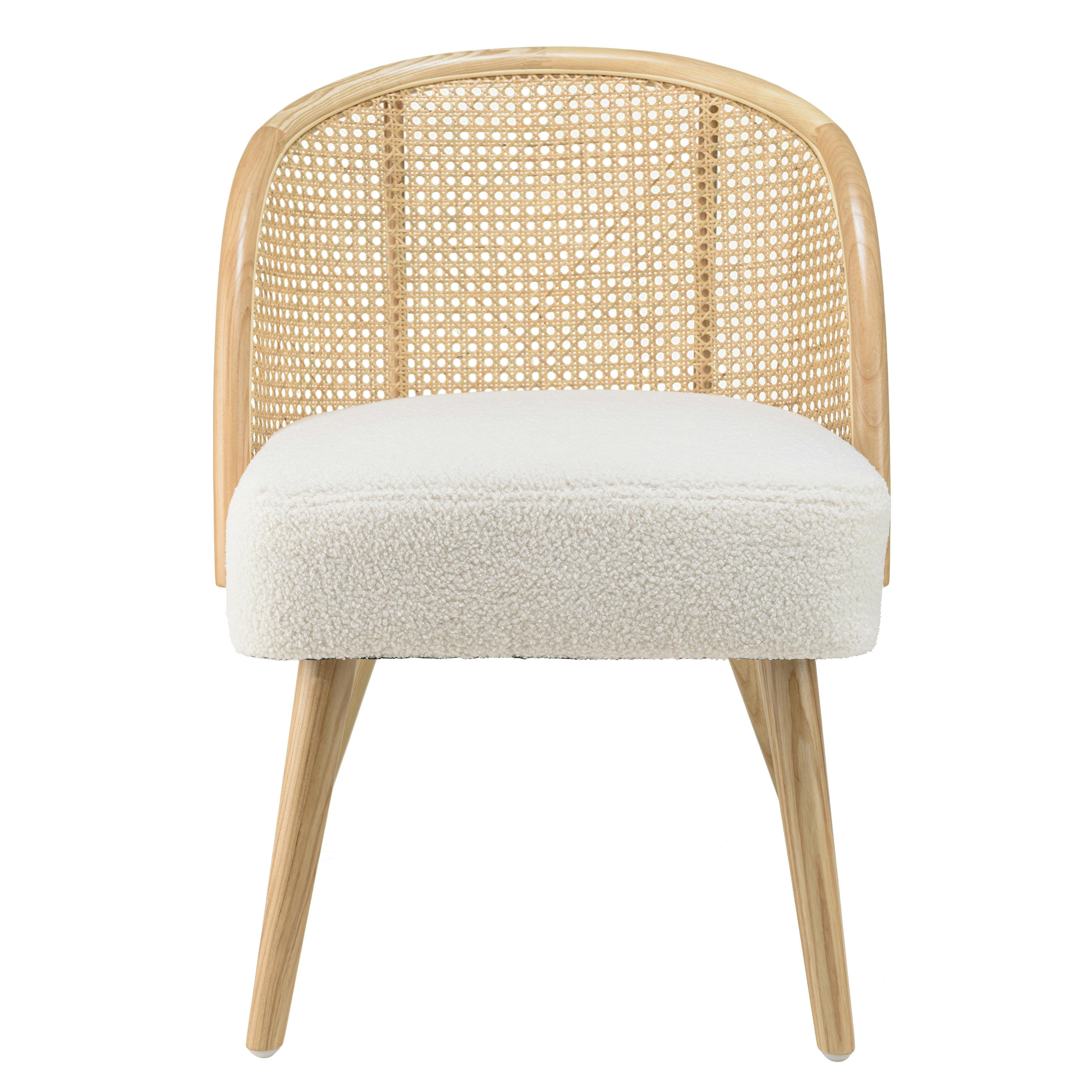 Chaise basse bois clair tissu blanc bouclé et rotin TIM