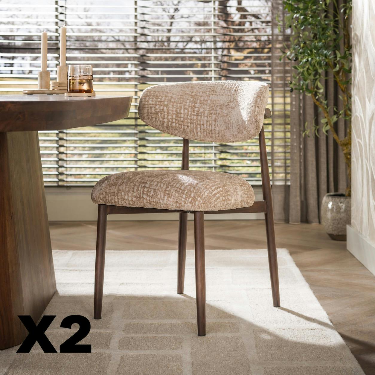 Chaise beige motifs veloutés pieds effet chêne (x2) COLISEE