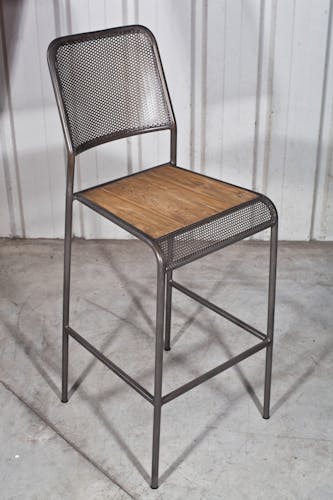 Chaise haute de bar en metal recycle et bois de style industriel