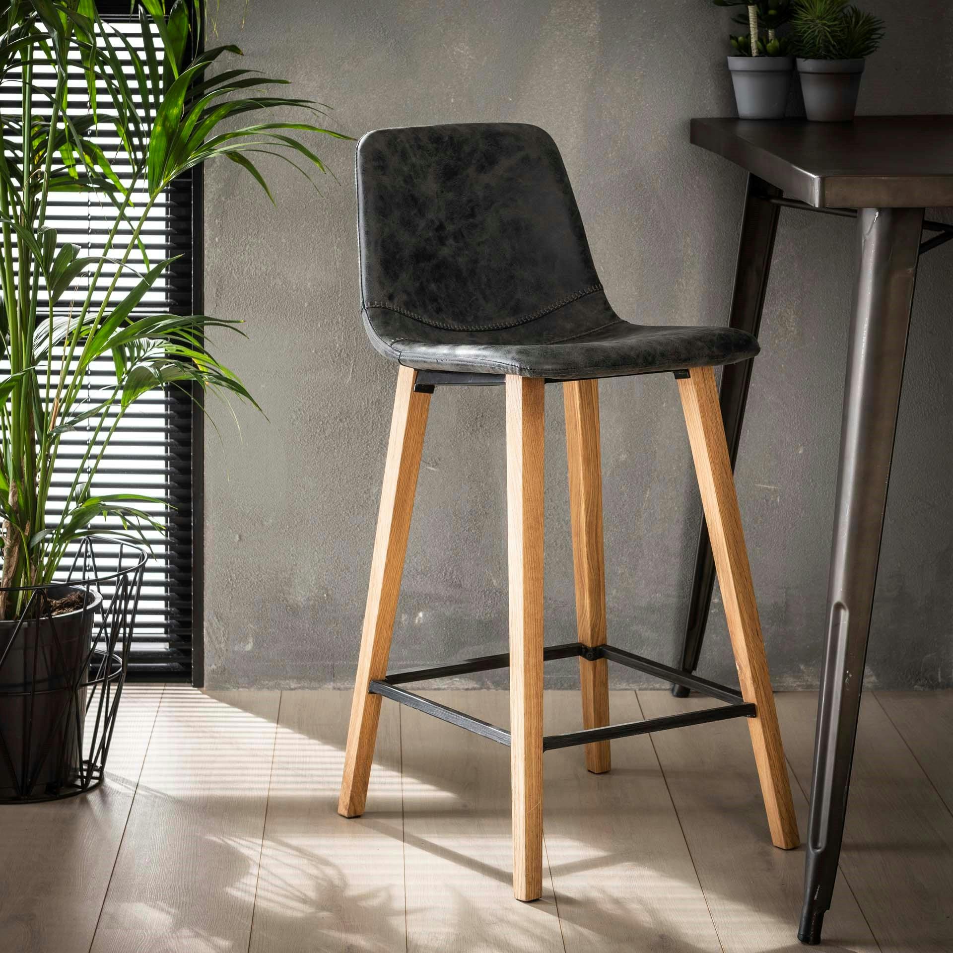 Chaise de bar noire coutures apparentes pieds chêne blond JAVA