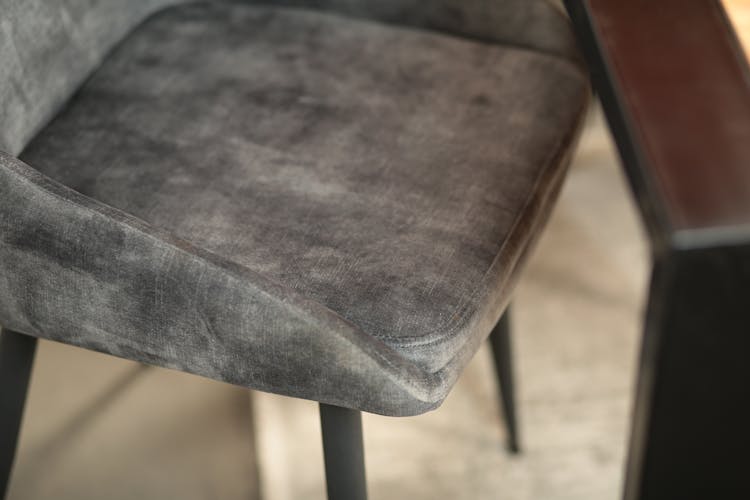 Chaise de salle à manger grise avec pieds métal (lot de 2) MALMOE