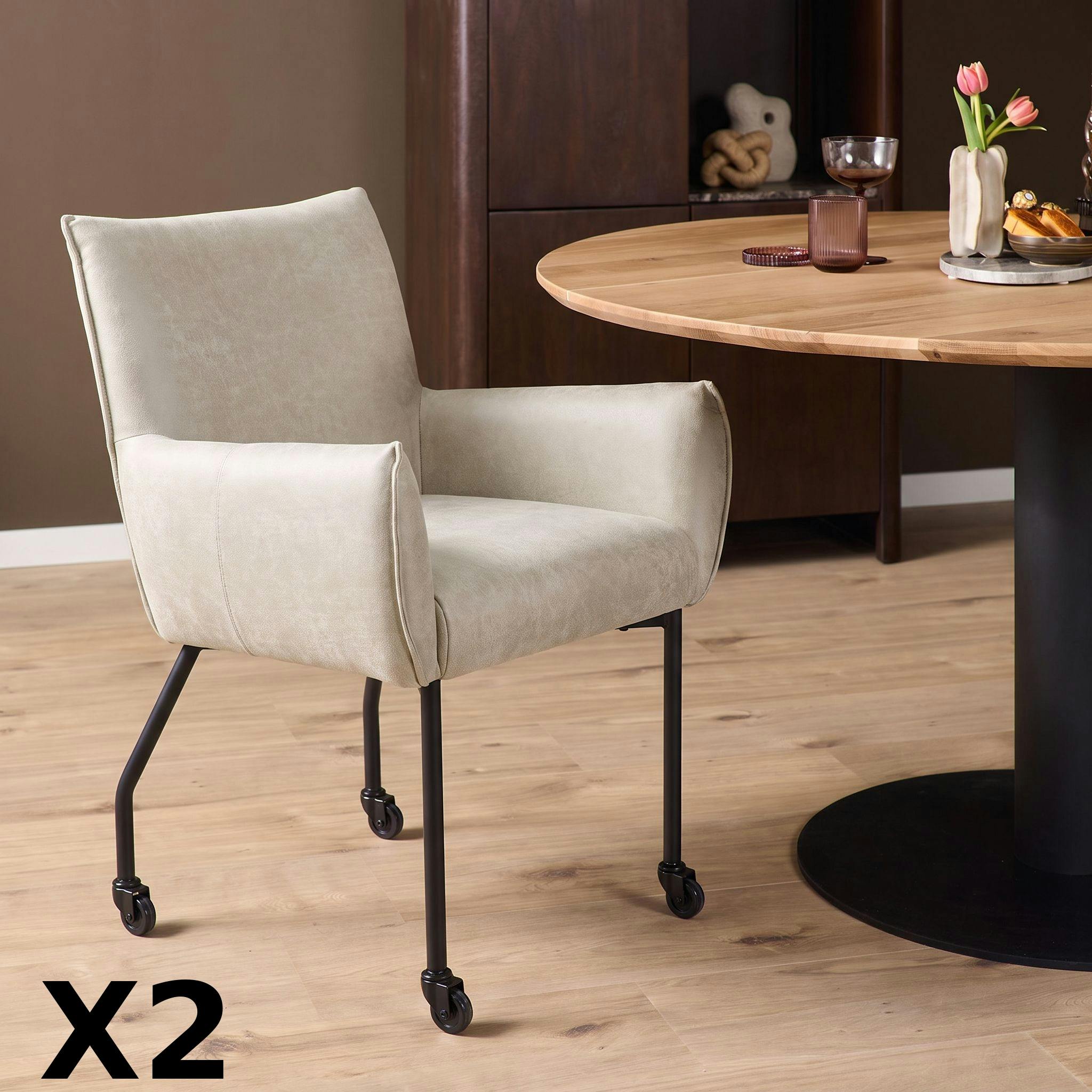 Chaise écrue à roulettes et accoudoirs (x2) KASO