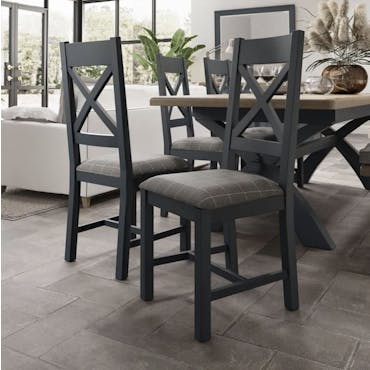  Chaise en bois et tissu gris avec dossier croisé finition bleu profond (lot de 2) HOVE