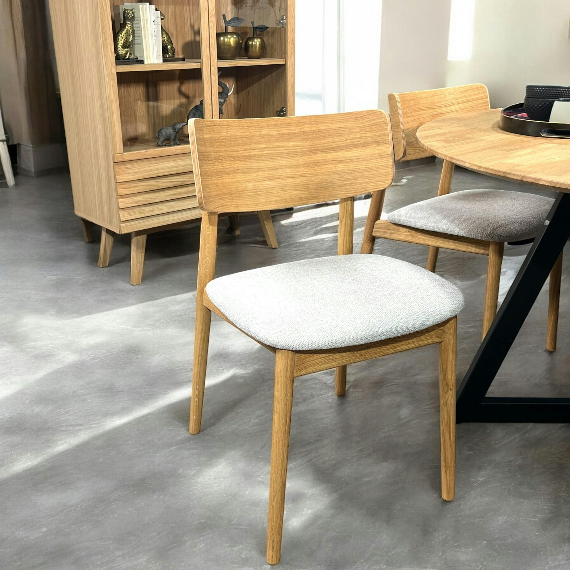 Chaise en bois moderne (finition chêne huilé) COLOGNE