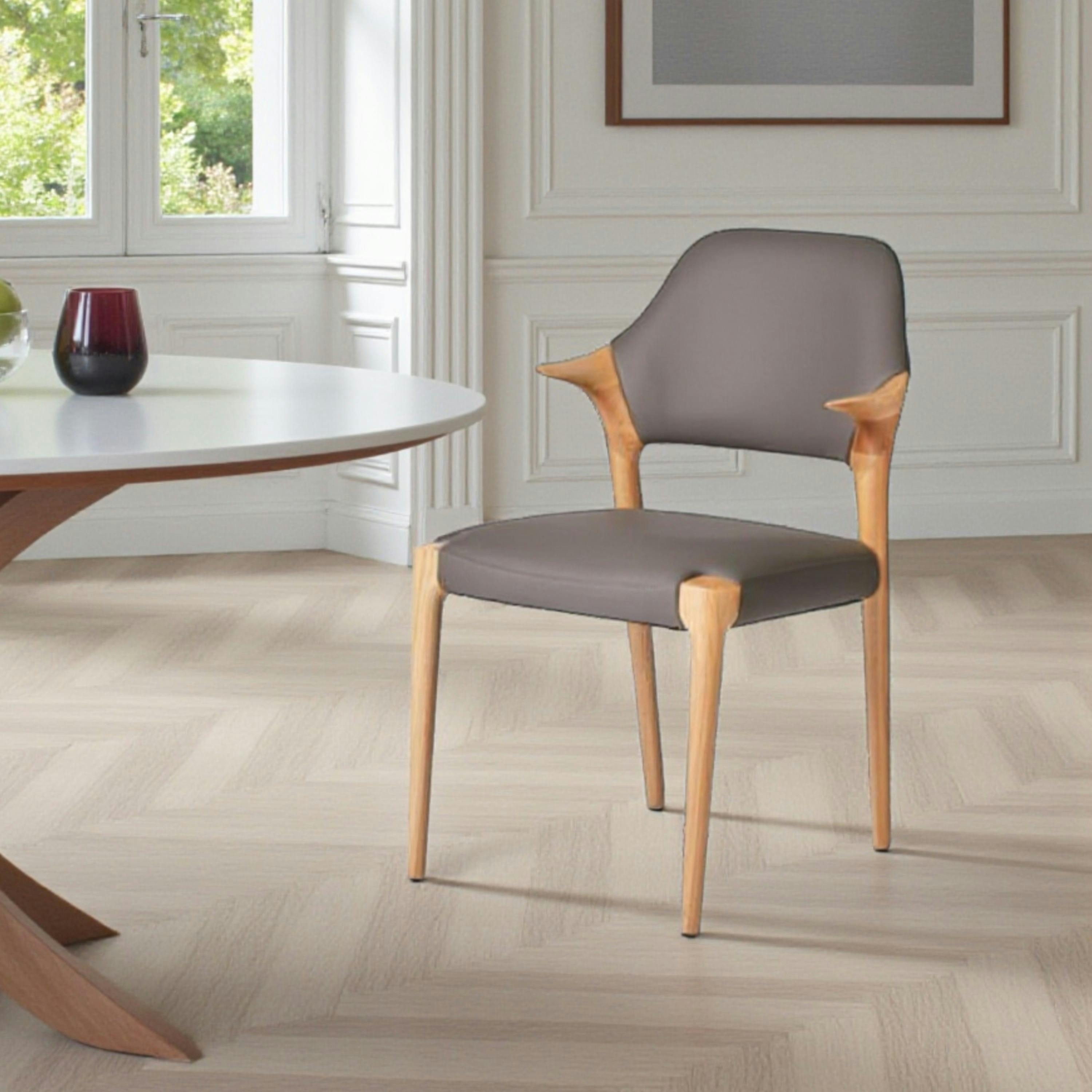 Chaise en cuir gris foncé design, accoudoirs bois clair ALDER