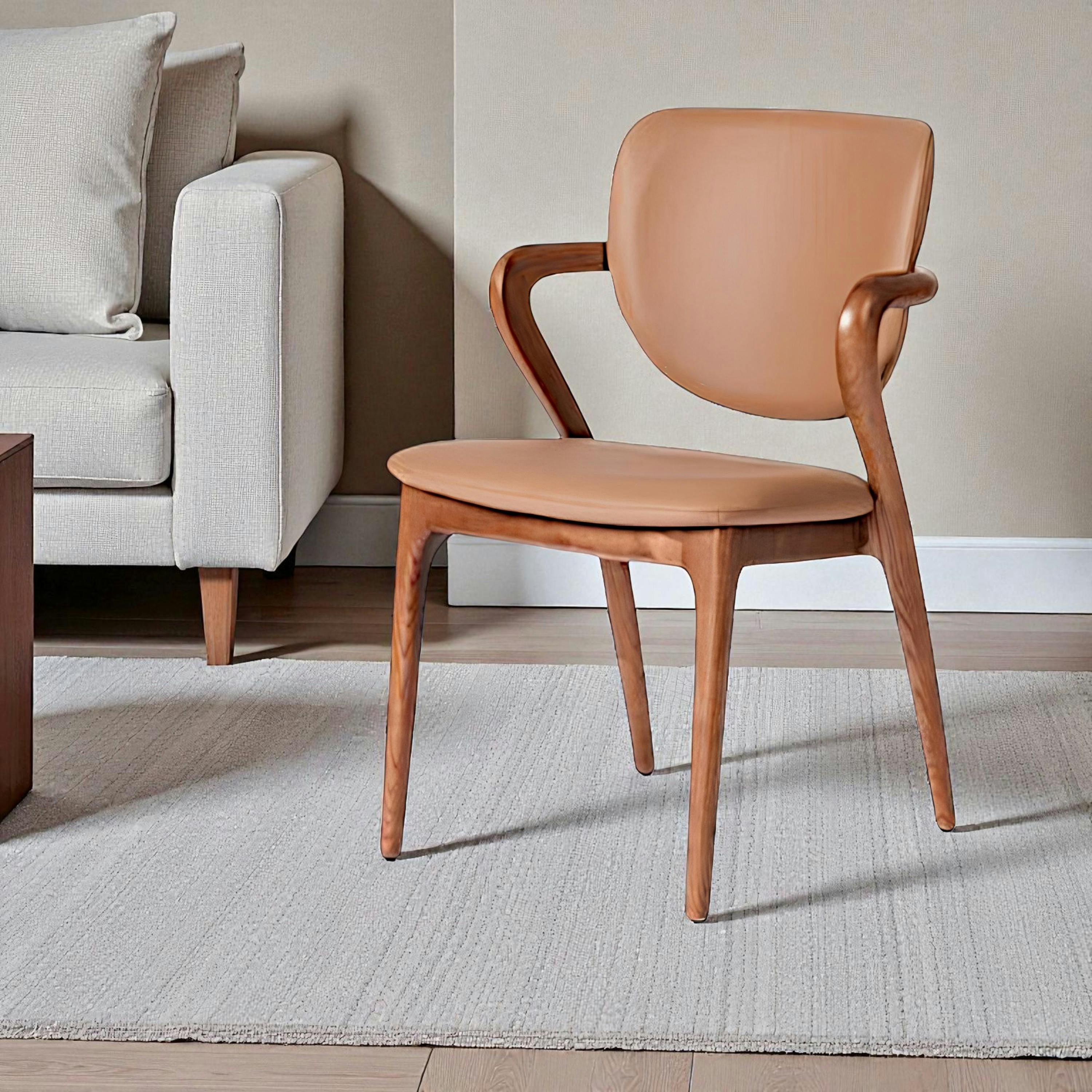 Chaise en cuir marron, accoudoirs bois brun ALDER